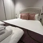 Sg, Chic Covent Garden Apartment